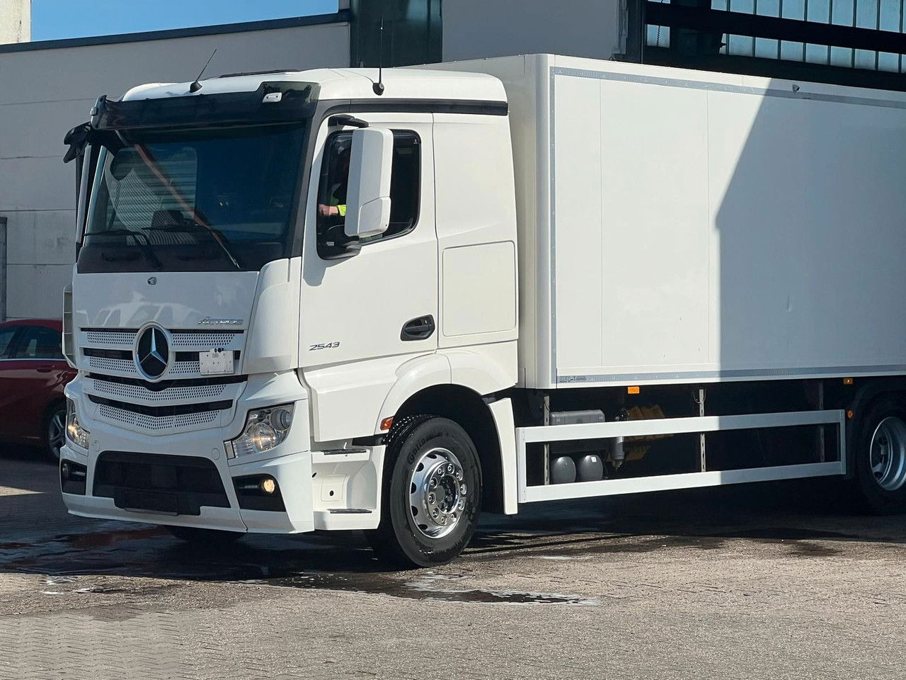 شاحنة صندوقية Mercedes-Benz Actros 2543 Komplettzug Voll-Luft - Lange Koffer: صورة 9 شاحنة صندوقية Mercedes-Benz Actros 2543 Komplettzug Voll-Luft - Lange Koffer: صورة 9