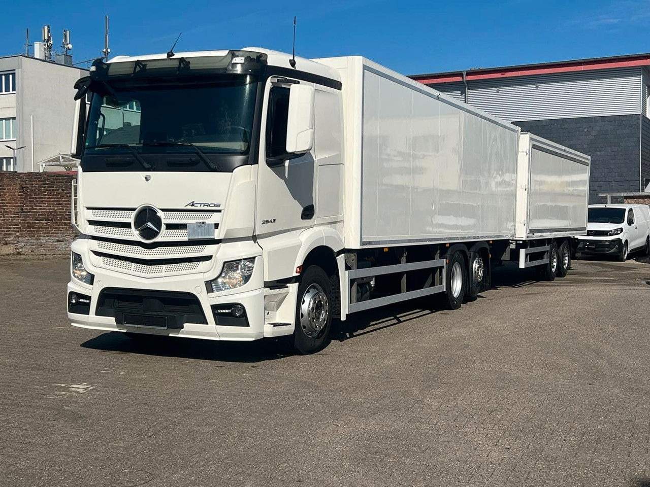 شاحنة صندوقية Mercedes-Benz Actros 2543 Komplettzug Voll-Luft - Lange Koffer: صورة 10 شاحنة صندوقية Mercedes-Benz Actros 2543 Komplettzug Voll-Luft - Lange Koffer: صورة 10
