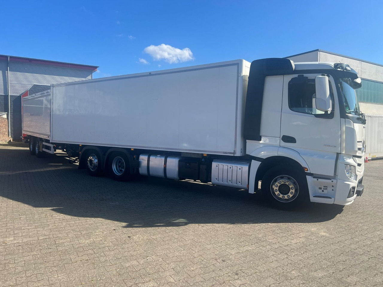 Mercedes-Benz Actros 2543 LBW Voll-Luft-Gefed-Lang Kof - شاحنة صندوقية: صورة 4 Mercedes-Benz Actros 2543 LBW Voll-Luft-Gefed-Lang Kof - شاحنة صندوقية: صورة 4