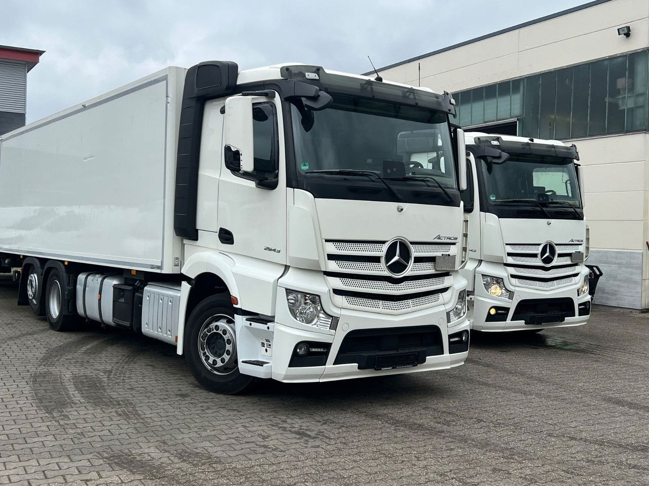 Mercedes-Benz Actros 2543 LBW Voll-Luft-Gefed-Lang Kof - شاحنة صندوقية: صورة 5 Mercedes-Benz Actros 2543 LBW Voll-Luft-Gefed-Lang Kof - شاحنة صندوقية: صورة 5