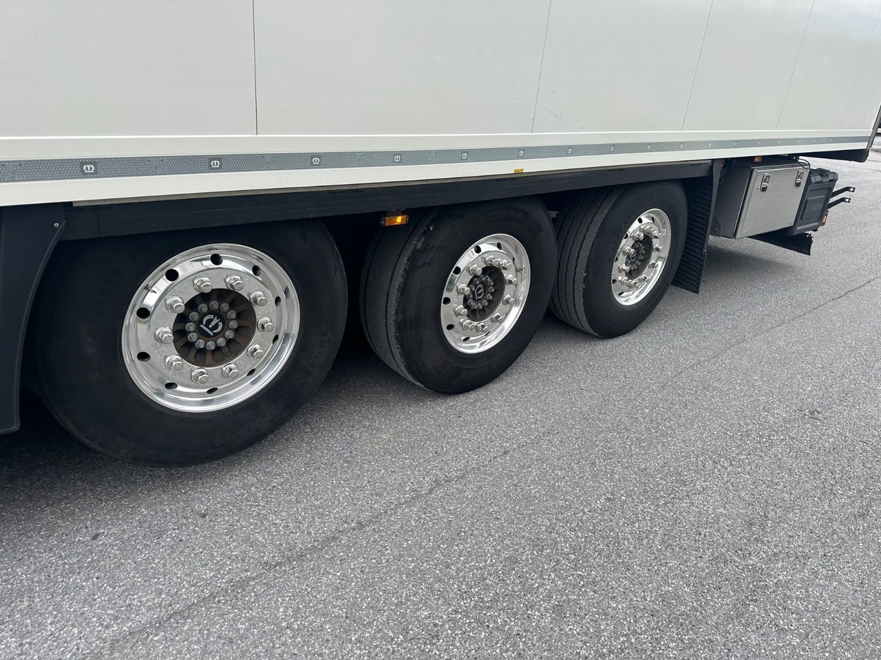 Krone SDR 27 Vector 1550 Doppelstock/Blumenbreit - نصف مقطورة بصندوق مغلق: صورة 5 Krone SDR 27 Vector 1550 Doppelstock/Blumenbreit - نصف مقطورة بصندوق مغلق: صورة 5