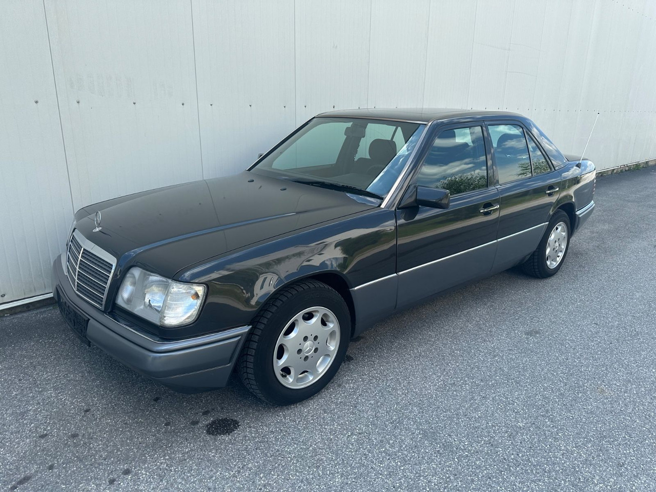 Mercedes-Benz E 250 DIESEL - سيدان: صورة 1 Mercedes-Benz E 250 DIESEL - سيدان: صورة 1