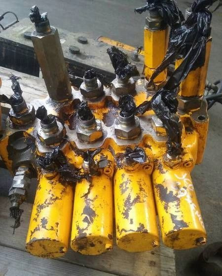 ROZDZIELACZ HYDRAULICZNY JCB 815 817 818 820 - قطع الغيار: صورة 3 ROZDZIELACZ HYDRAULICZNY JCB 815 817 818 820 - قطع الغيار: صورة 3