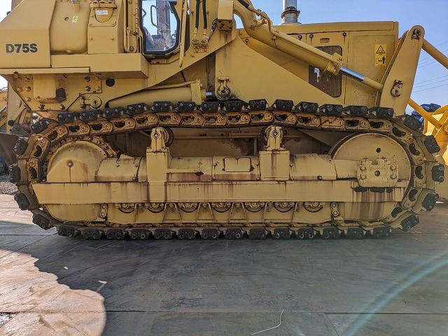 اللودر المجنزر KOMATSU D75S-5: صورة 18