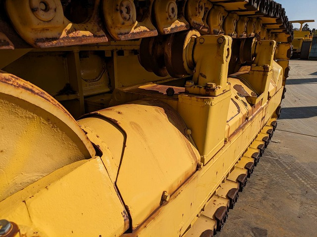 اللودر المجنزر KOMATSU D75S-5: صورة 16