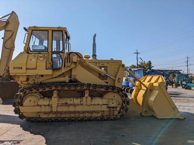 اللودر المجنزر KOMATSU D75S-5: صورة 7