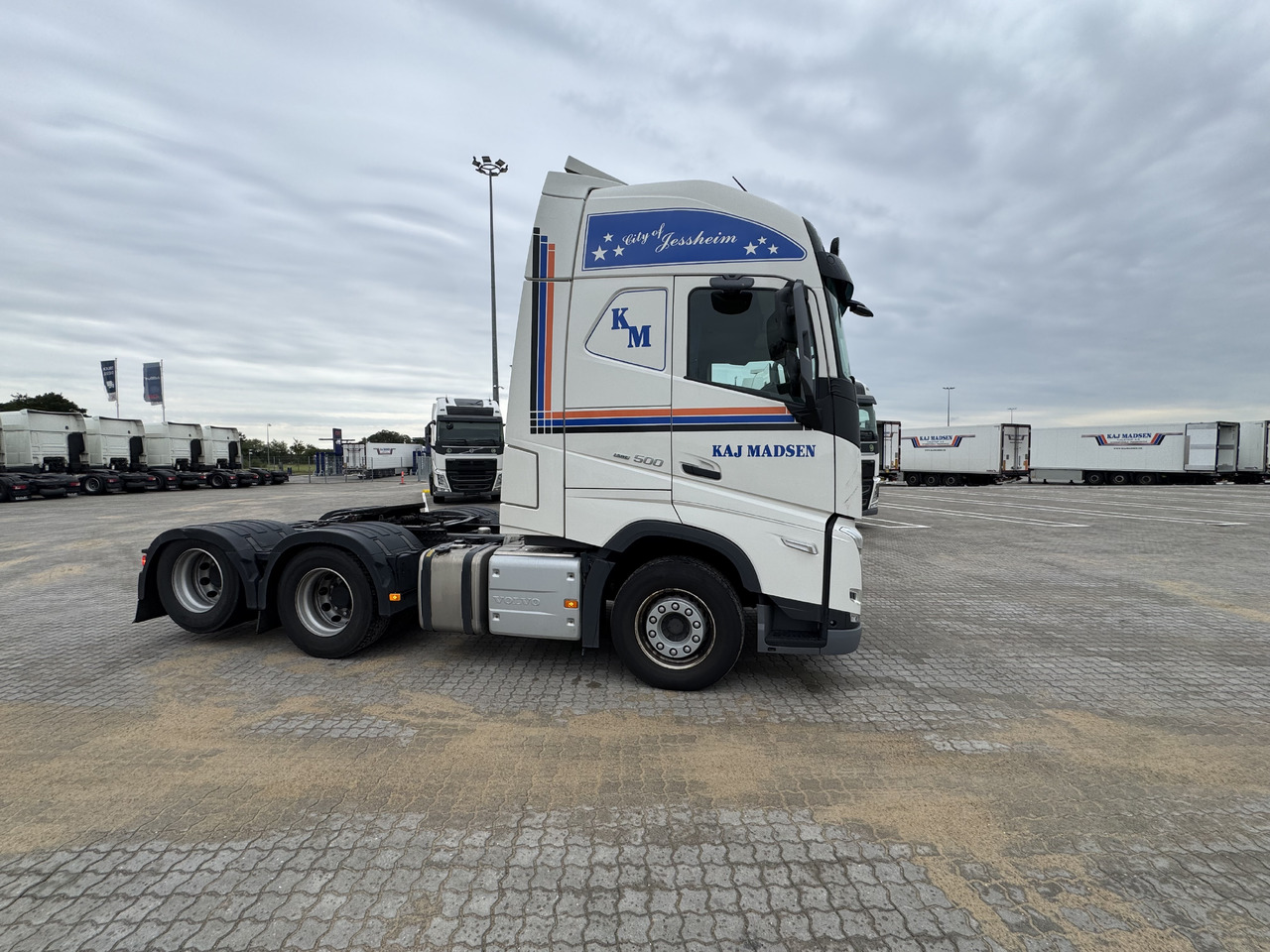 VOLVO 6x2 - مقطورة السحب: صورة 1 VOLVO 6x2 - مقطورة السحب: صورة 1