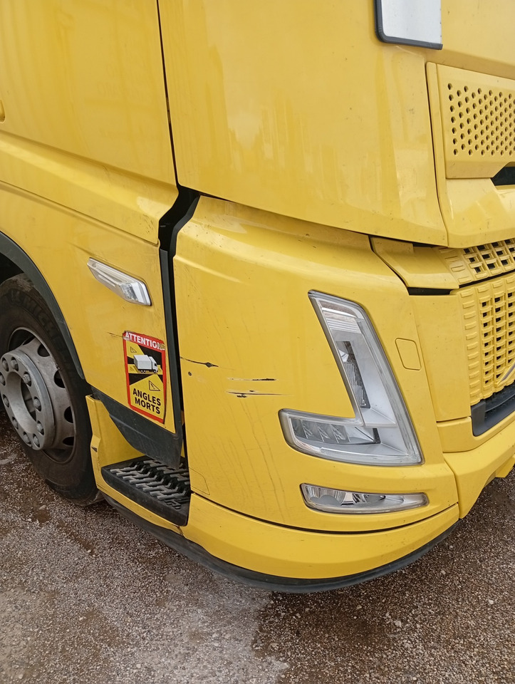 VOLVO FH 460 Aero, Damaged, Located in Bari,Italy - رأس تريلا: صورة 4 VOLVO FH 460 Aero, Damaged, Located in Bari,Italy - رأس تريلا: صورة 4