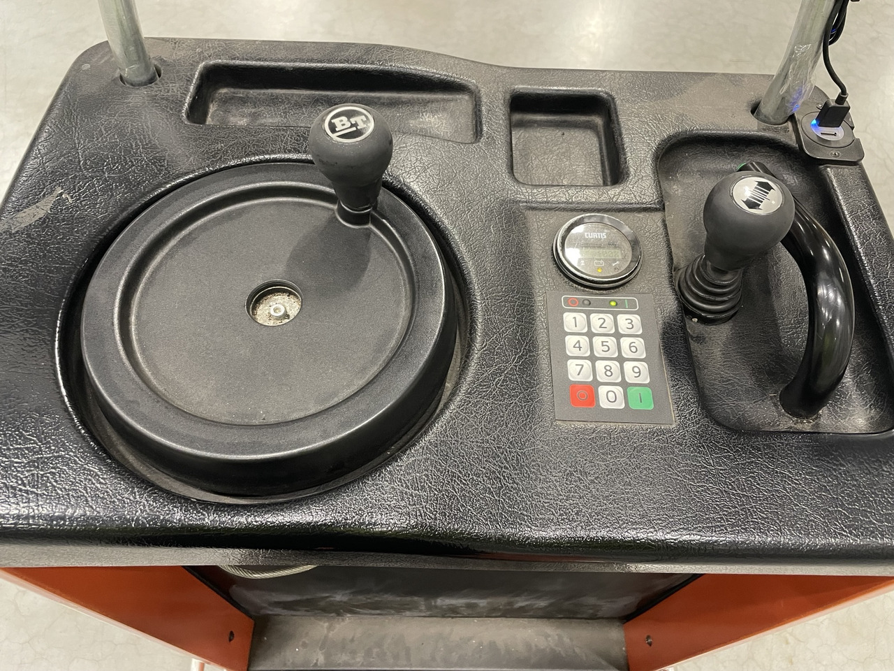 BT 609 AC TT - ناقل الحمولات الشوكي: صورة 3 BT 609 AC TT - ناقل الحمولات الشوكي: صورة 3