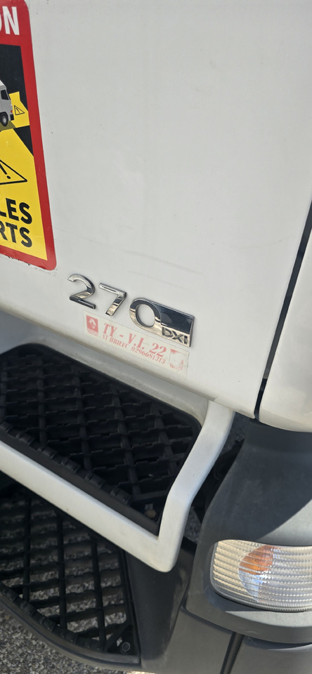 RENAULT - شاحنة ذات مبرد: صورة 4 RENAULT - شاحنة ذات مبرد: صورة 4