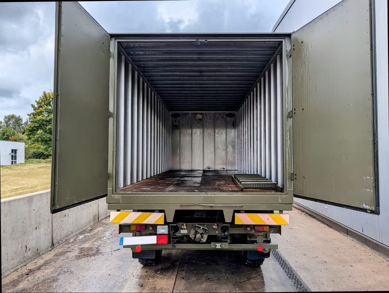 VOLVO N10 - شاحنة صندوقية: صورة 4 VOLVO N10 - شاحنة صندوقية: صورة 4