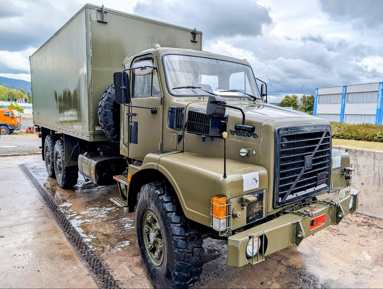VOLVO N10 - شاحنة صندوقية: صورة 2 VOLVO N10 - شاحنة صندوقية: صورة 2