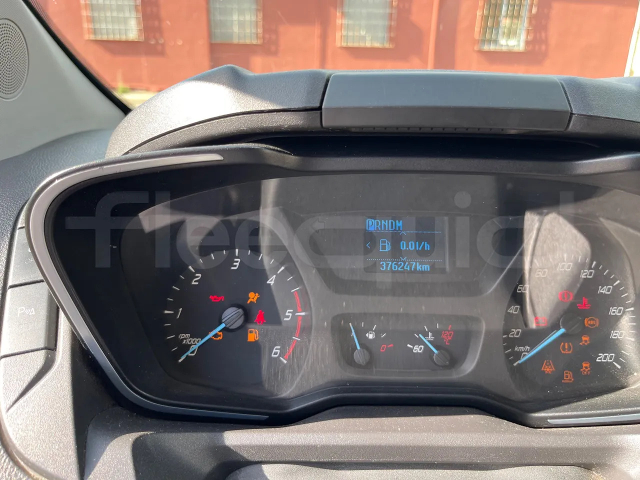 Ford Tourneo Custom - حافلة الضواحي: صورة 3 Ford Tourneo Custom - حافلة الضواحي: صورة 3