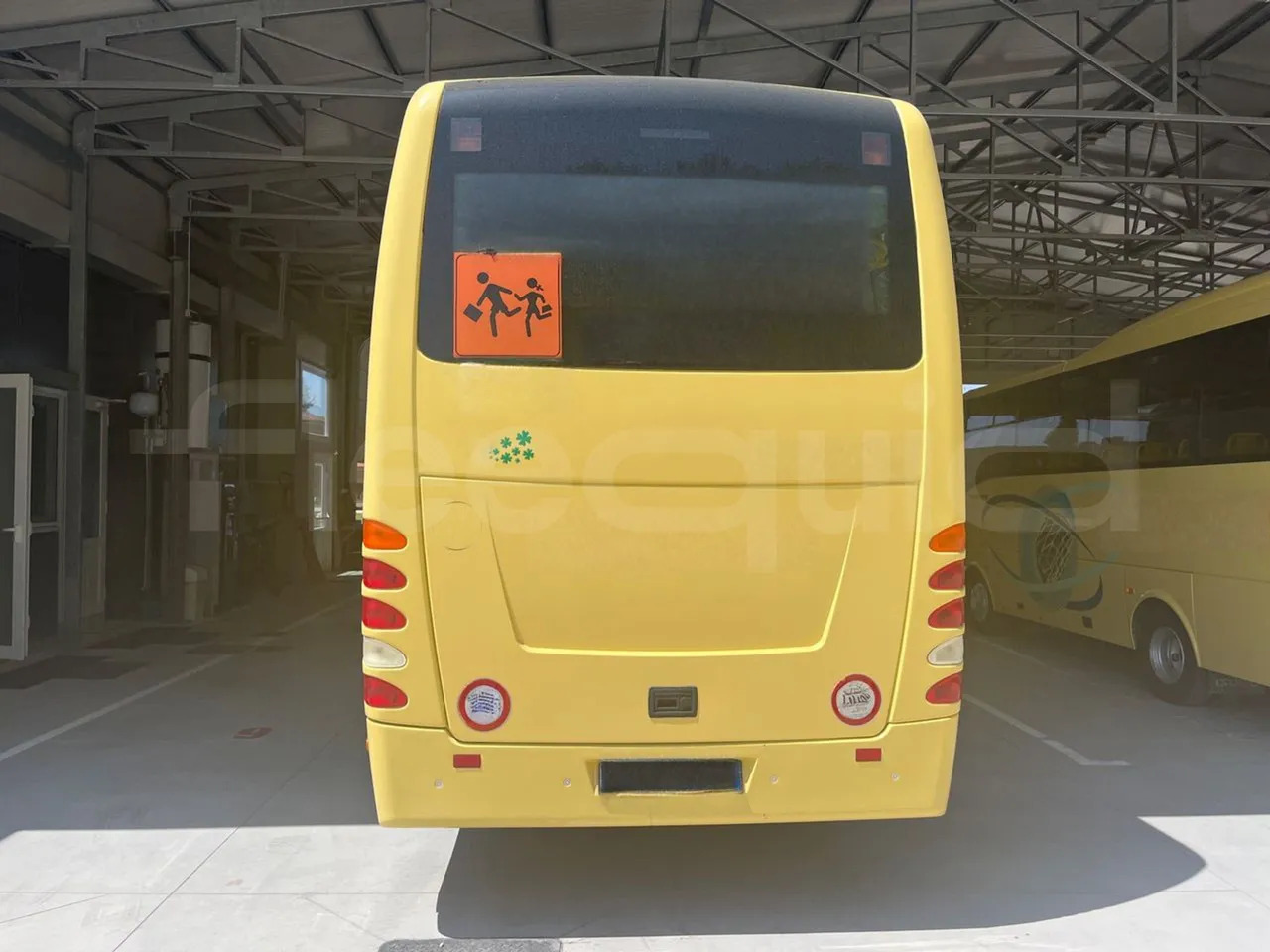 Isuzu Turquoise/Sb - حافلة مدرسية: صورة 5 Isuzu Turquoise/Sb - حافلة مدرسية: صورة 5