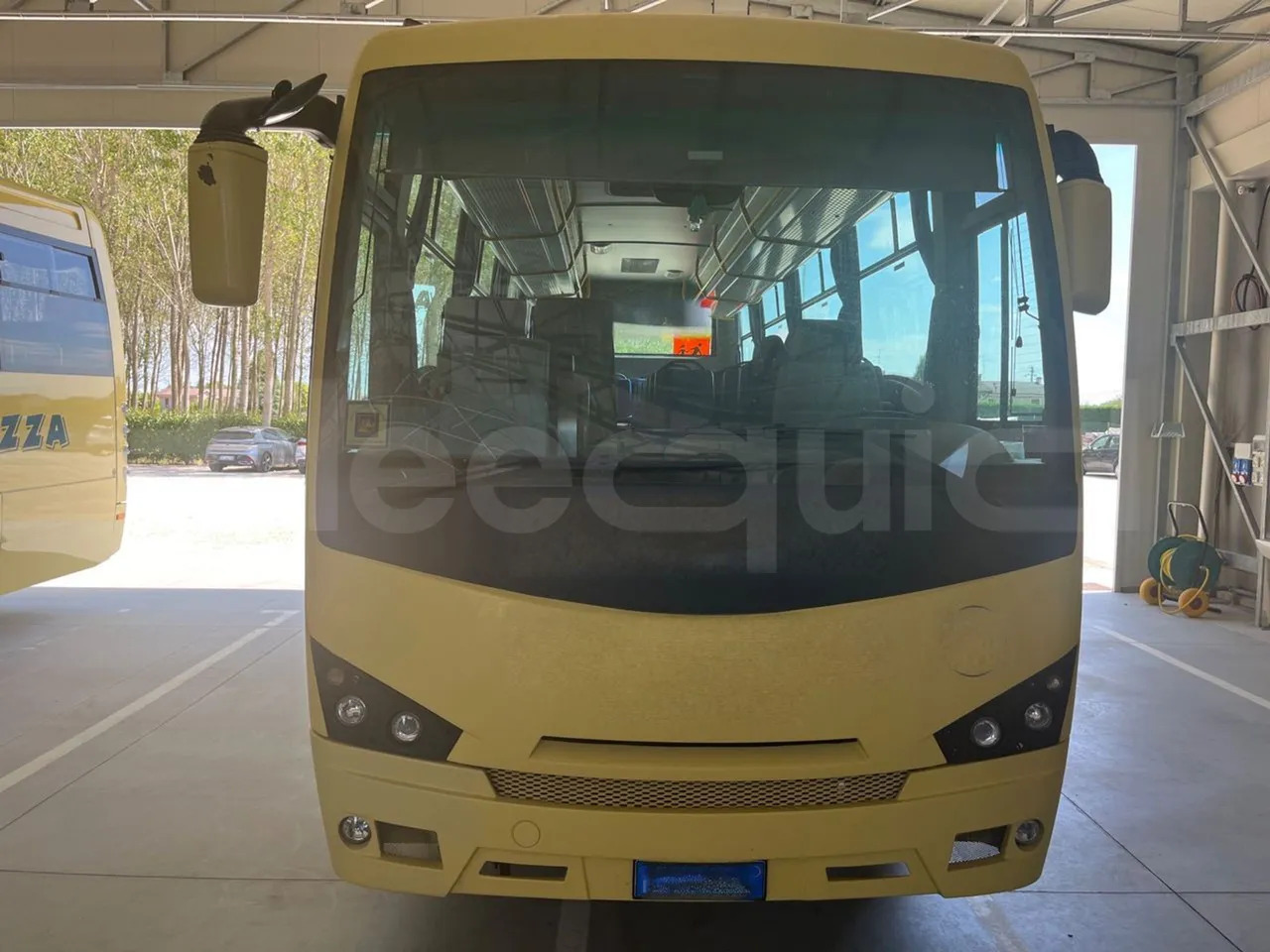 Isuzu Turquoise/Sb - حافلة مدرسية: صورة 2 Isuzu Turquoise/Sb - حافلة مدرسية: صورة 2