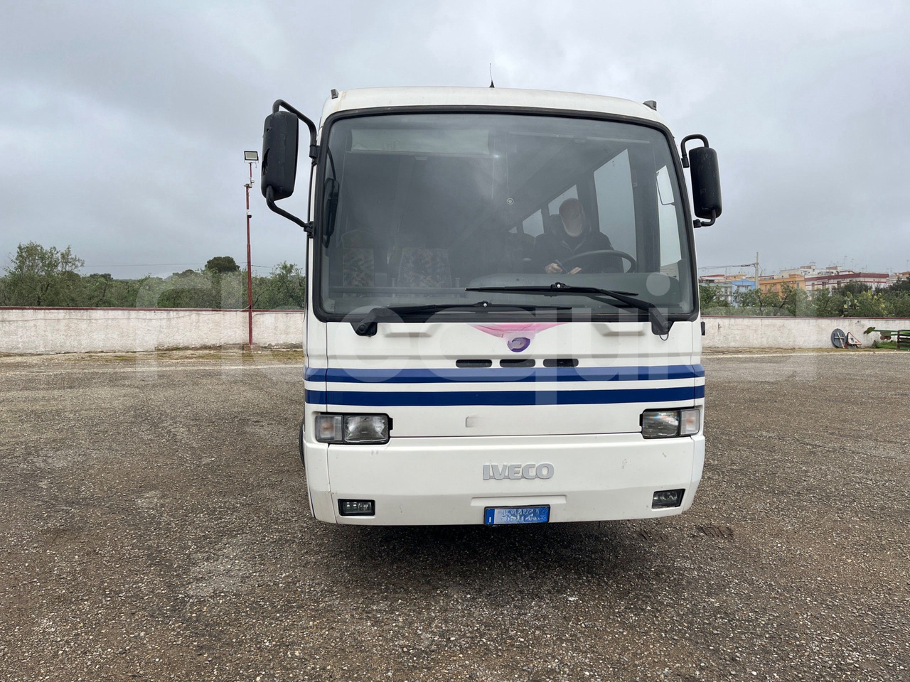 Iveco 380 - حافلة نقل لمسافات طويلة: صورة 2 Iveco 380 - حافلة نقل لمسافات طويلة: صورة 2