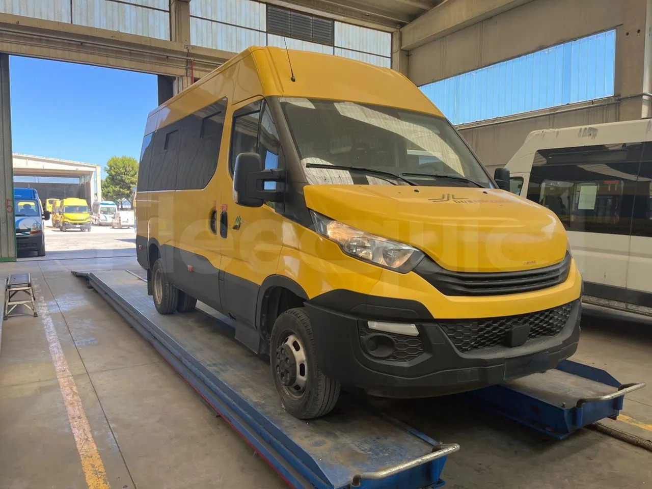 Iveco Daily - حافلة مدرسية: صورة 1 Iveco Daily - حافلة مدرسية: صورة 1