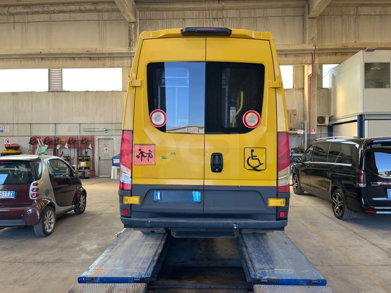 Iveco Daily - حافلة مدرسية: صورة 4 Iveco Daily - حافلة مدرسية: صورة 4