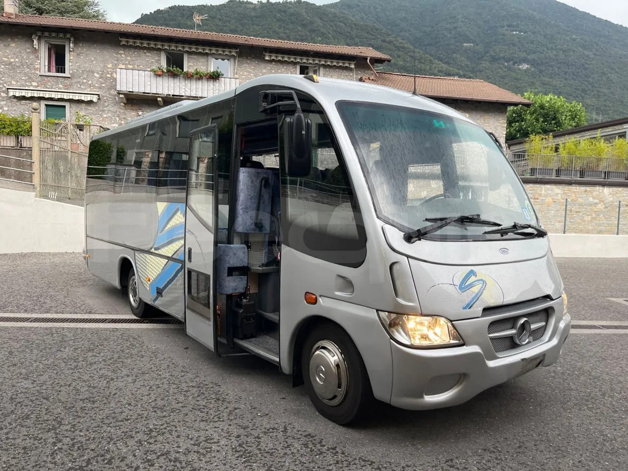 حافلة نقل لمسافات طويلة Mercedes-Benz MB 818 S: صورة 12 حافلة نقل لمسافات طويلة Mercedes-Benz MB 818 S: صورة 12