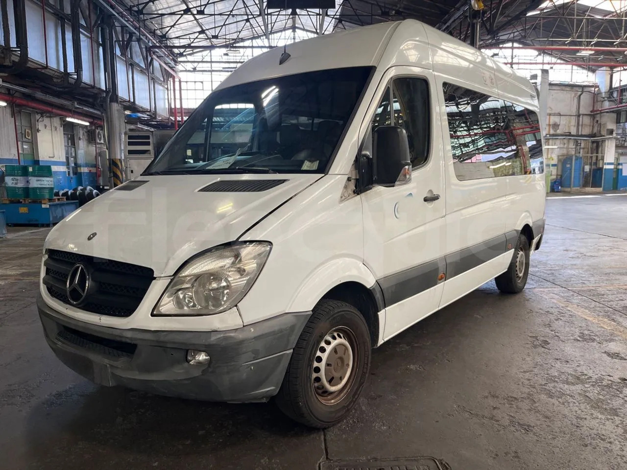 Mercedes-Benz Sprinter - حافلة الضواحي: صورة 4 Mercedes-Benz Sprinter - حافلة الضواحي: صورة 4