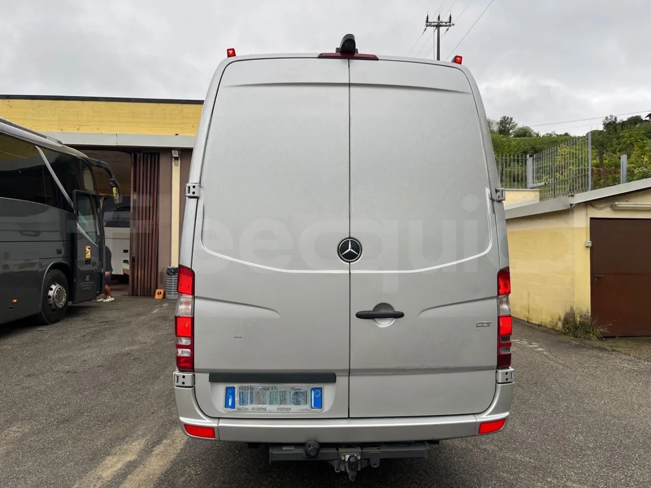 Mercedes-Benz Sprinter - حافلة الضواحي: صورة 5 Mercedes-Benz Sprinter - حافلة الضواحي: صورة 5