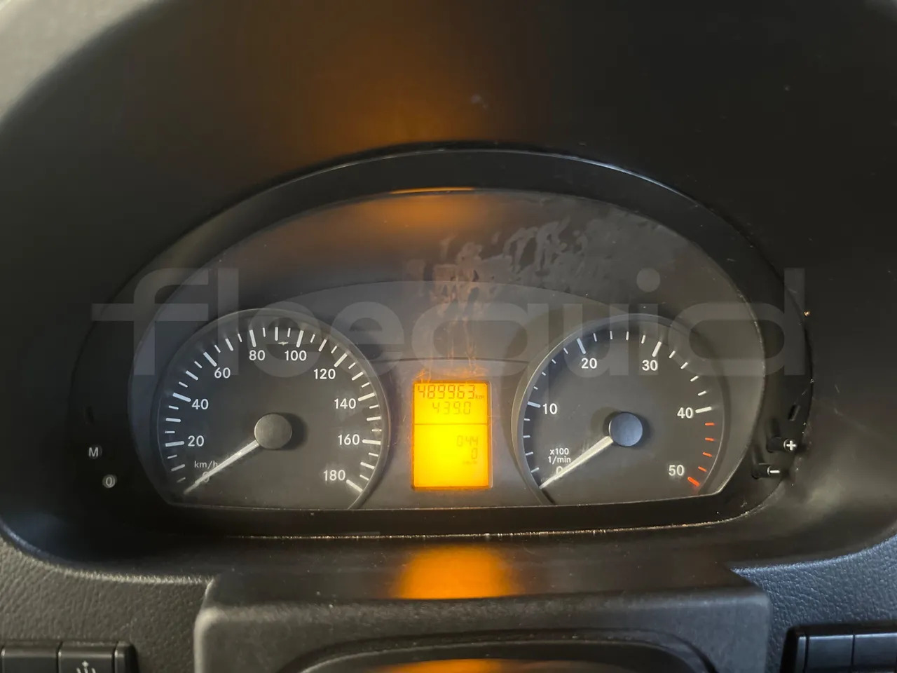 Mercedes-Benz Sprinter - حافلة الضواحي: صورة 3 Mercedes-Benz Sprinter - حافلة الضواحي: صورة 3