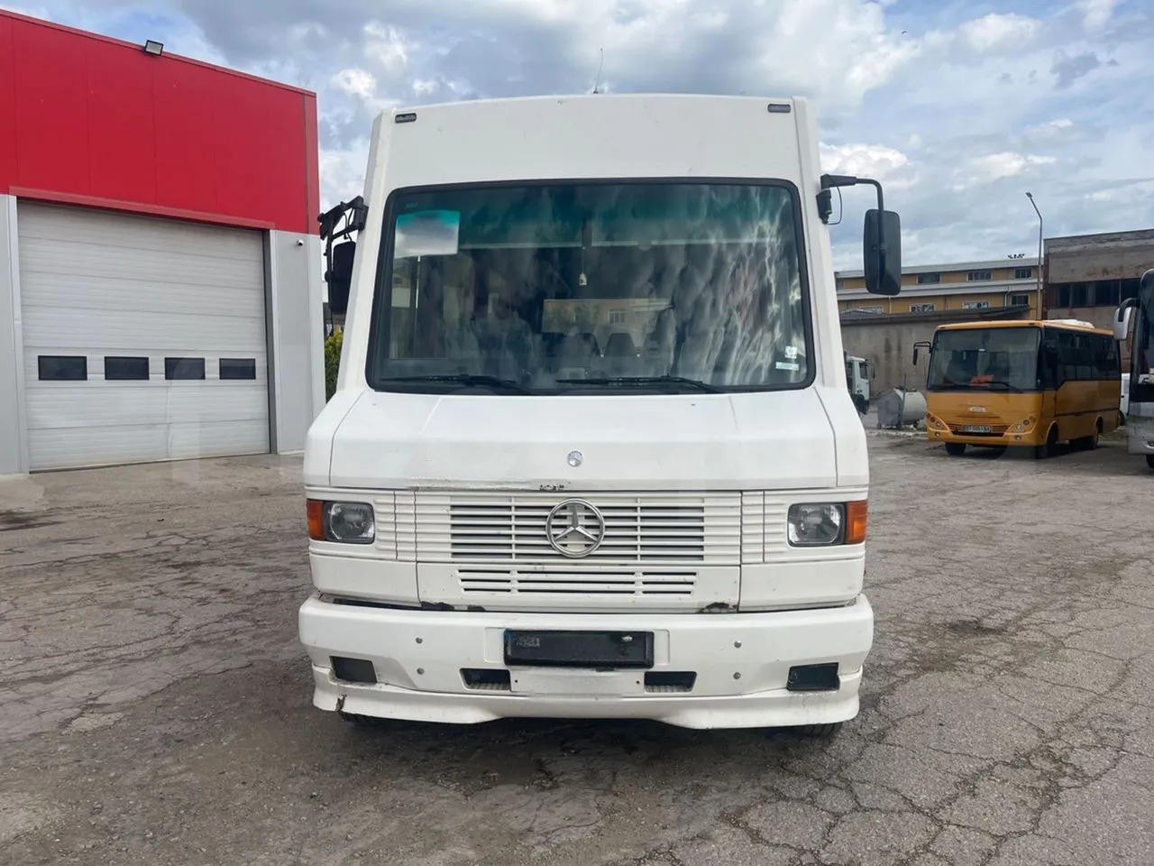 Mercedes-Benz Vario - حافلة الضواحي: صورة 1 Mercedes-Benz Vario - حافلة الضواحي: صورة 1