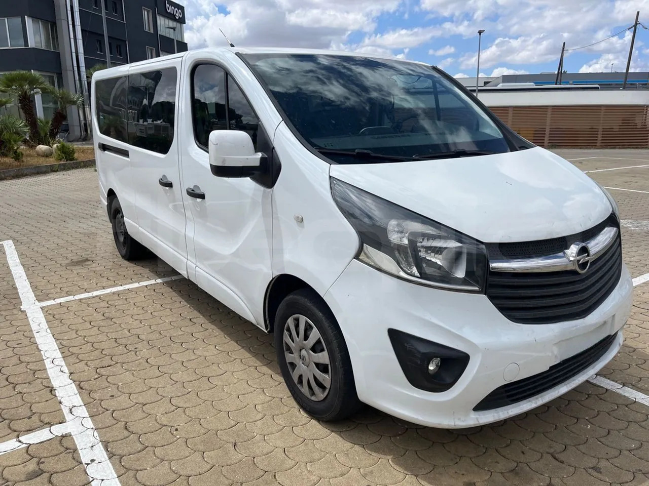 Opel Vivaro - B - حافلة الضواحي: صورة 1 Opel Vivaro - B - حافلة الضواحي: صورة 1