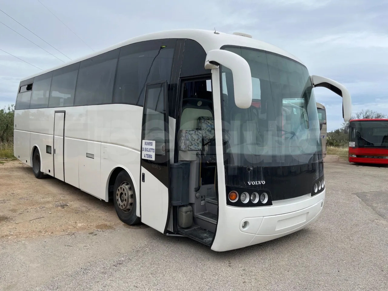 Volvo B12 - حافلة نقل لمسافات طويلة: صورة 1 Volvo B12 - حافلة نقل لمسافات طويلة: صورة 1