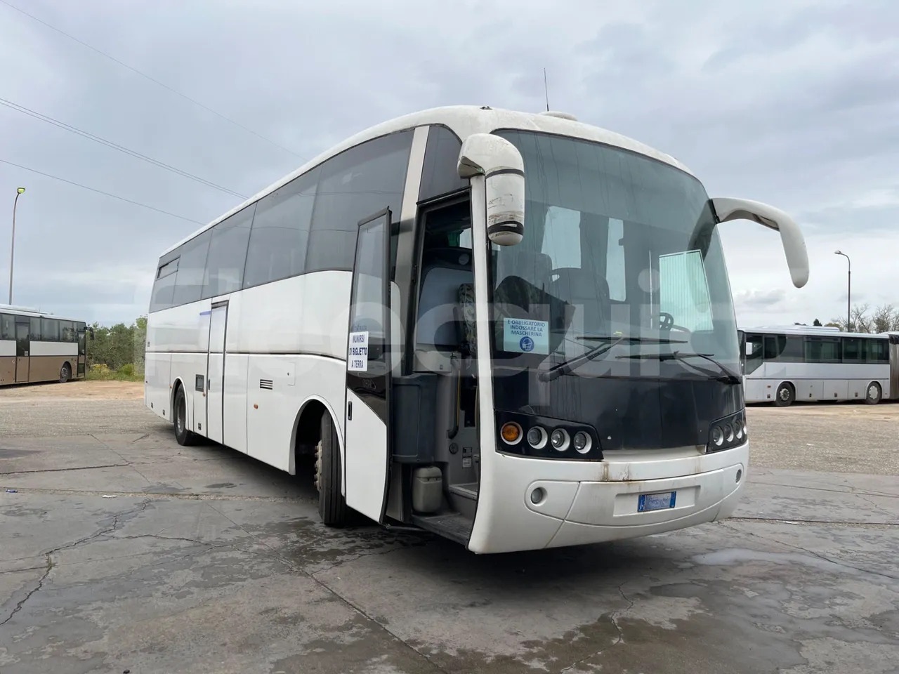 Volvo B12 - حافلة نقل لمسافات طويلة: صورة 1 Volvo B12 - حافلة نقل لمسافات طويلة: صورة 1
