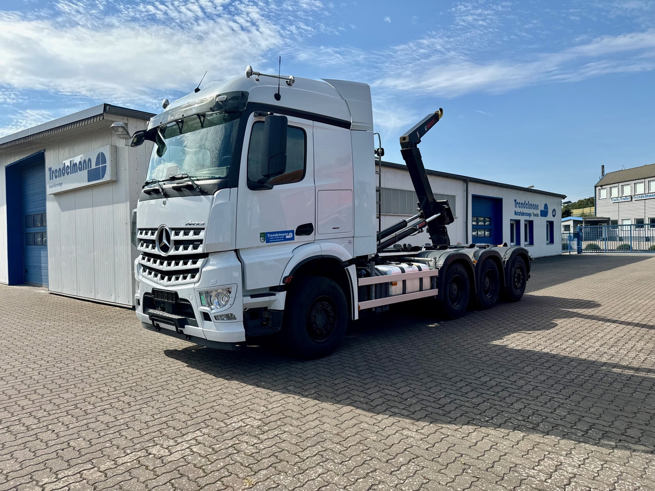 MERCEDES-BENZ Arocs 3553 4 Achsen Tridem - شاحنة برافعة خطافية: صورة 1 MERCEDES-BENZ Arocs 3553 4 Achsen Tridem - شاحنة برافعة خطافية: صورة 1
