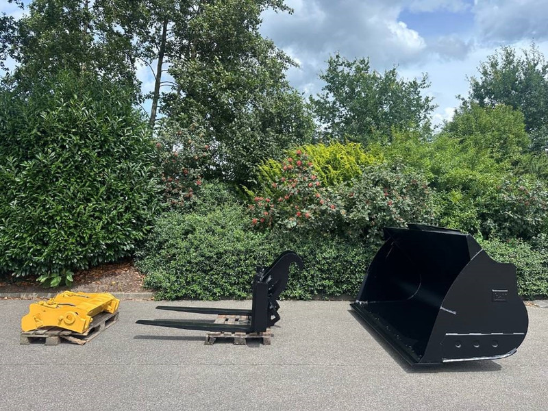 Cat 938M Fusion coupler, Bucket, Forks - قارنة التوصيل السريعة - آلات الإنشاء: صورة 1 Cat 938M Fusion coupler, Bucket, Forks - قارنة التوصيل السريعة - آلات الإنشاء: صورة 1