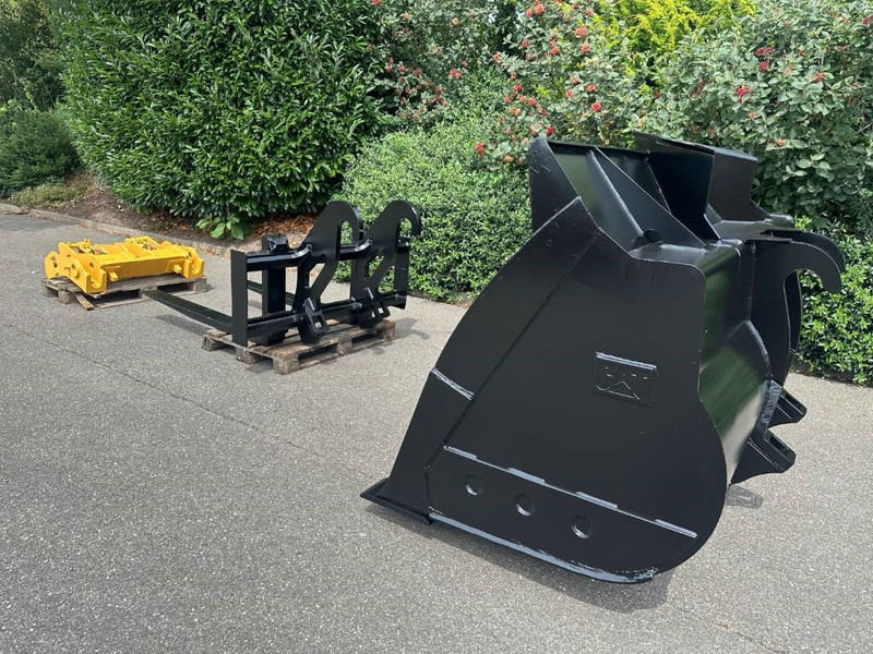 Cat 938M Fusion coupler, Bucket, Forks - قارنة التوصيل السريعة - آلات الإنشاء: صورة 3 Cat 938M Fusion coupler, Bucket, Forks - قارنة التوصيل السريعة - آلات الإنشاء: صورة 3