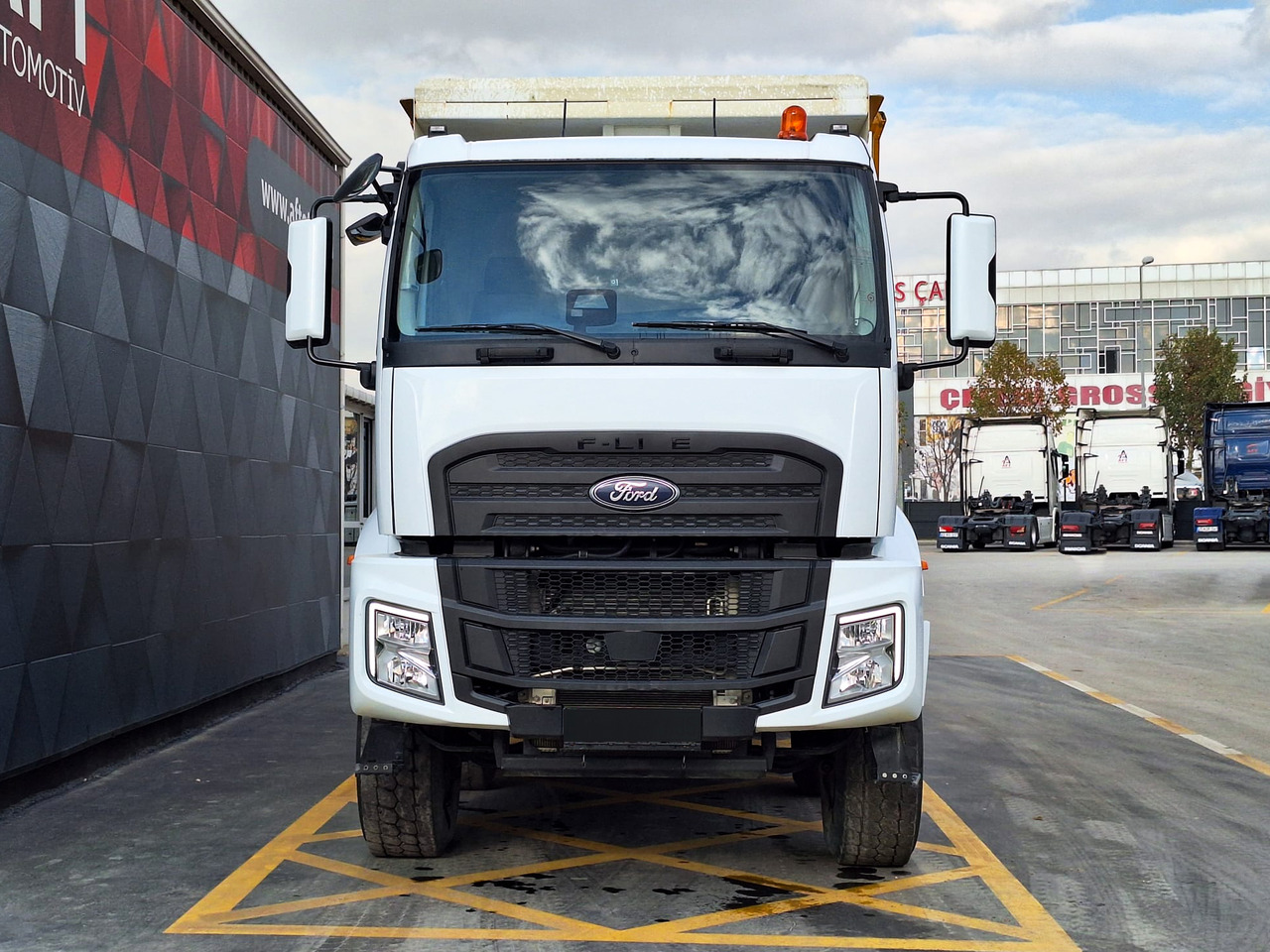 FORD 4445 XD - شاحنة قلاب: صورة 2 FORD 4445 XD - شاحنة قلاب: صورة 2