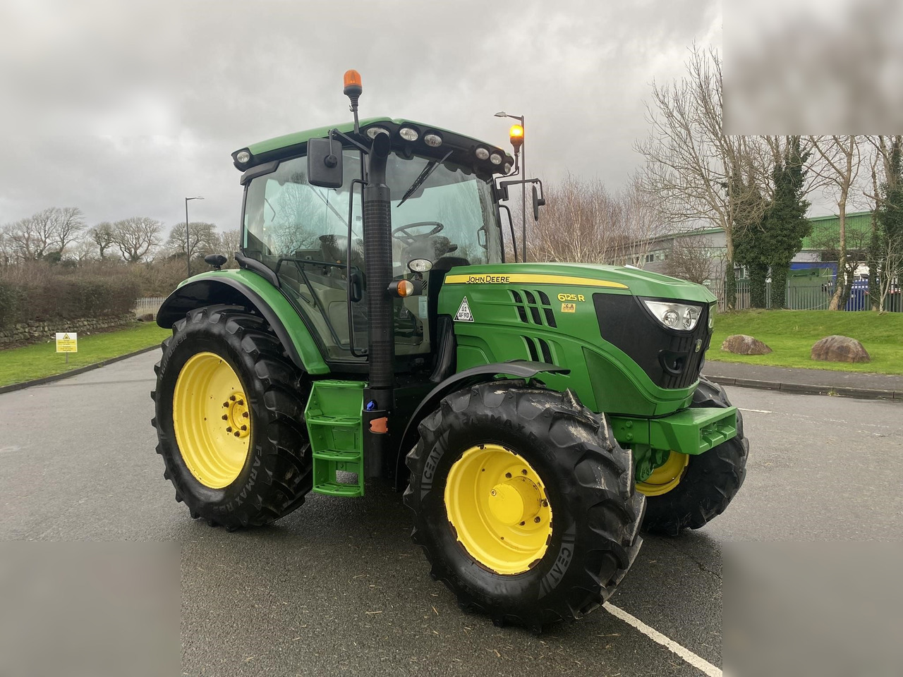 2012 JOHN DEERE 6125R - جرار: صورة 1 2012 JOHN DEERE 6125R - جرار: صورة 1