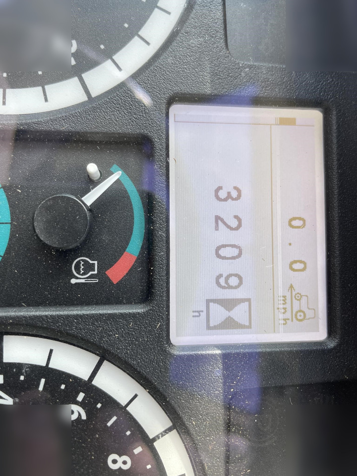 تأجير  2015 JOHN DEERE 6110RC 2015 JOHN DEERE 6110RC: صورة 13