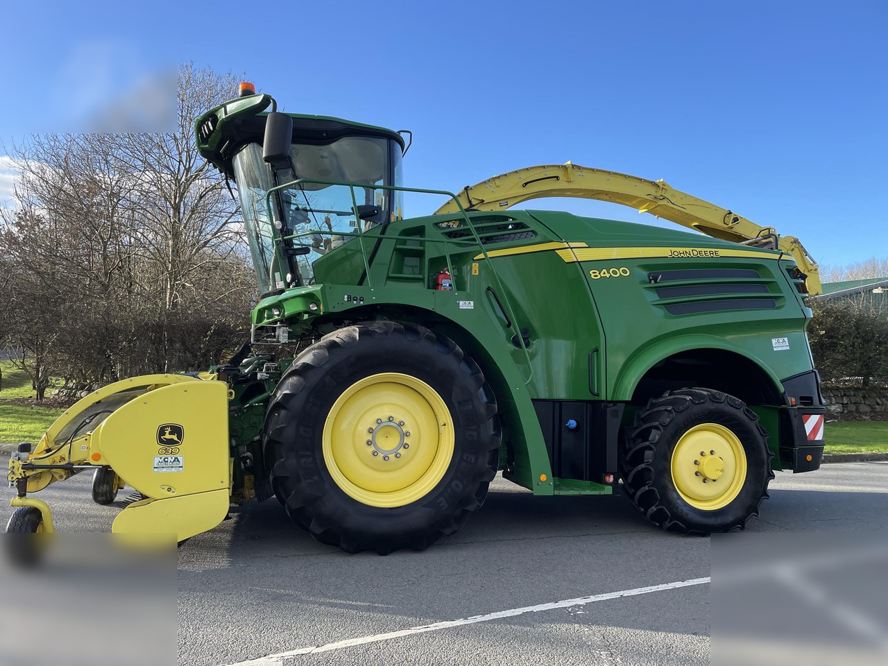 2018 JOHN DEERE 8400 - حصادة الأعلاف: صورة 2 2018 JOHN DEERE 8400 - حصادة الأعلاف: صورة 2