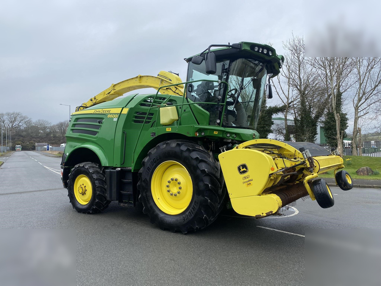 2020 JOHN DEERE 8600 - حصادة الأعلاف: صورة 2 2020 JOHN DEERE 8600 - حصادة الأعلاف: صورة 2