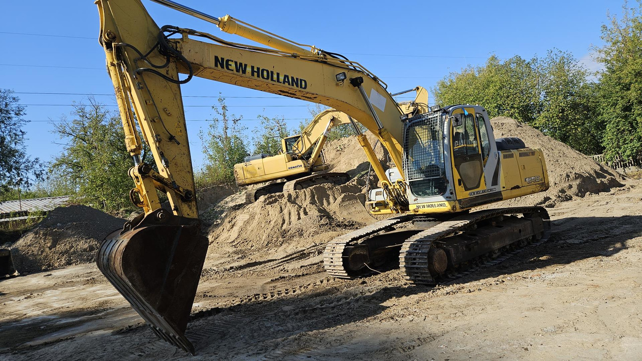 NEW HOLLAND E 245 B - حفار زاحف: صورة 3 NEW HOLLAND E 245 B - حفار زاحف: صورة 3