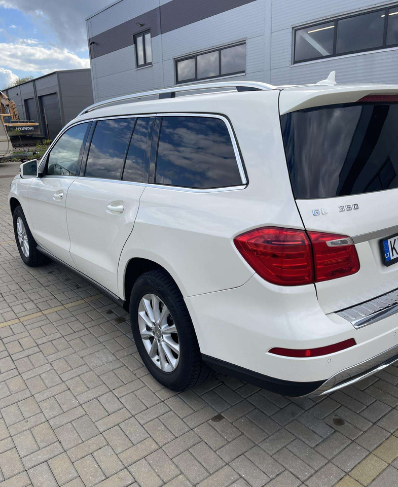 Mercedes-Benz GL350 - سيارة دفع رباعي: صورة 4 Mercedes-Benz GL350 - سيارة دفع رباعي: صورة 4