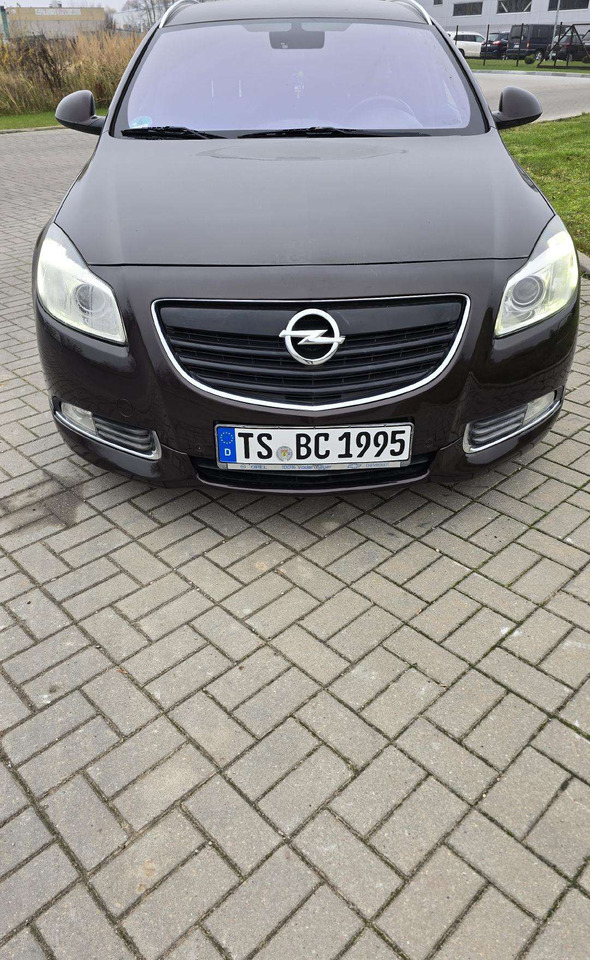Opel Insignia - سيارة ستيشن: صورة 2 Opel Insignia - سيارة ستيشن: صورة 2