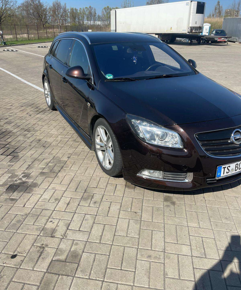 Opel Insignia - سيارة ستيشن: صورة 2 Opel Insignia - سيارة ستيشن: صورة 2
