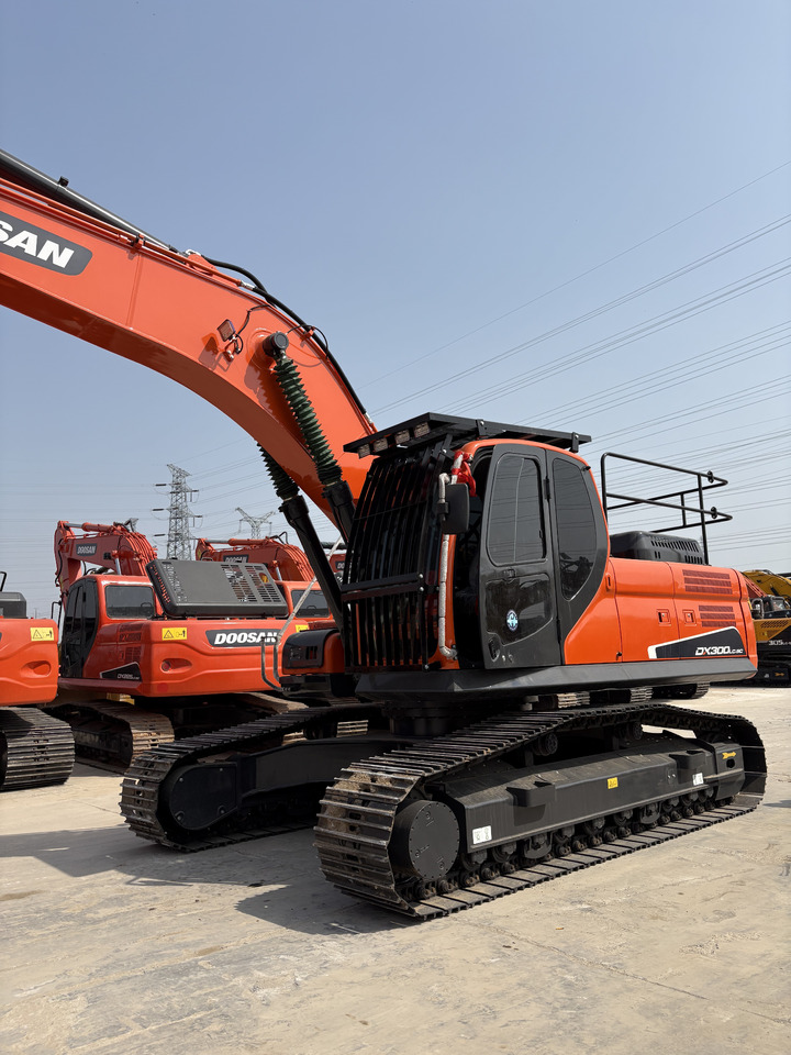 DOOSAN Dx300cl low work hours original excavator - حفار زاحف: صورة 2 DOOSAN Dx300cl low work hours original excavator - حفار زاحف: صورة 2
