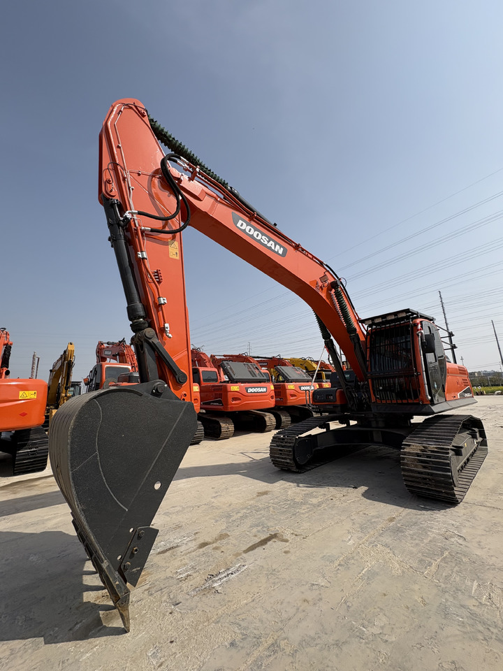 DOOSAN Dx300cl low work hours original excavator - حفار زاحف: صورة 1 DOOSAN Dx300cl low work hours original excavator - حفار زاحف: صورة 1