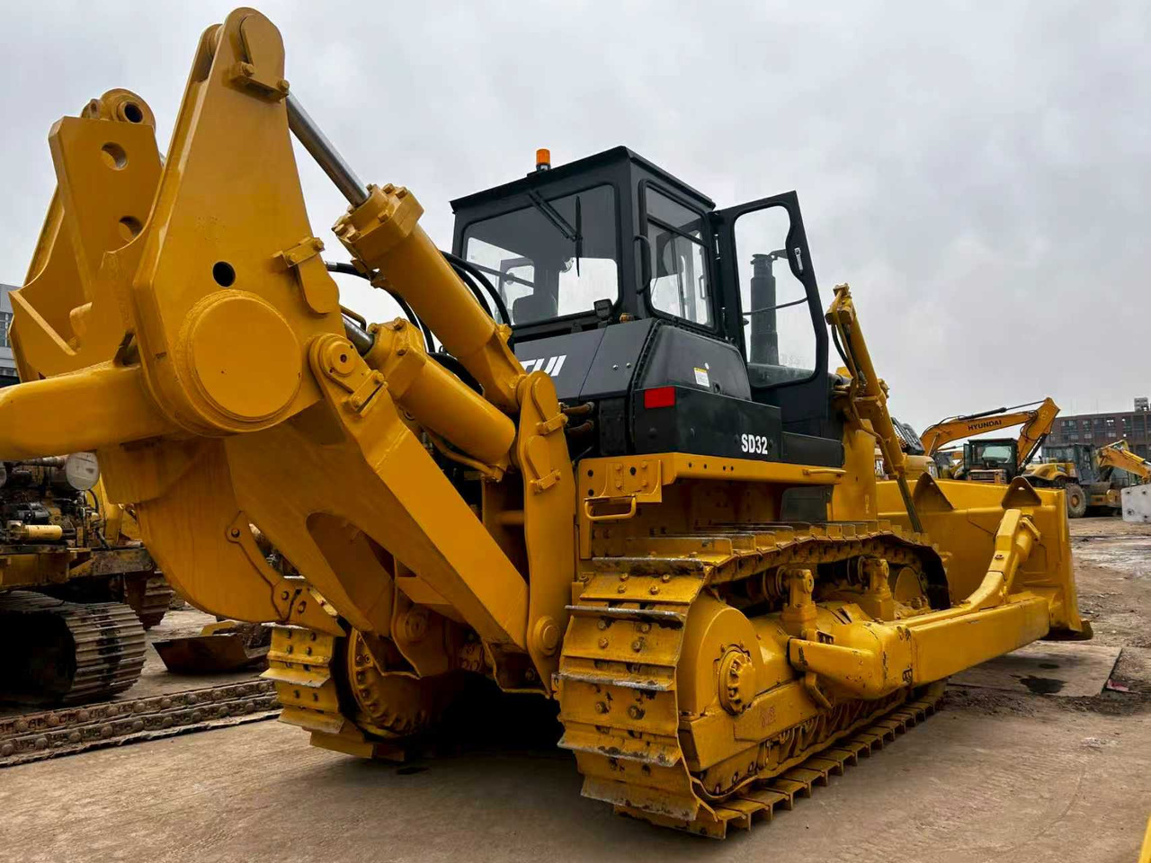SHANTUI SD32 used bulldozer famous china brand for sale - بلدوزر: صورة 5 SHANTUI SD32 used bulldozer famous china brand for sale - بلدوزر: صورة 5