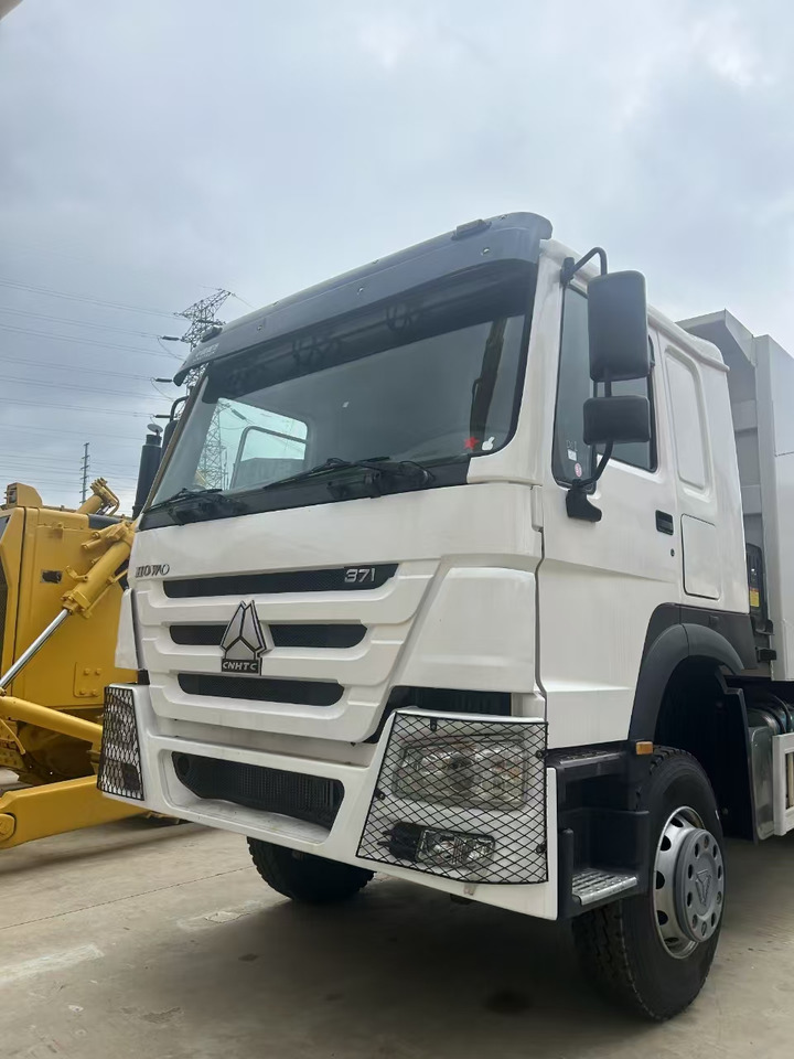 SINOTRUK howo 371 6x4 dump truck - شاحنة قلاب التعدين: صورة 5 SINOTRUK howo 371 6x4 dump truck - شاحنة قلاب التعدين: صورة 5