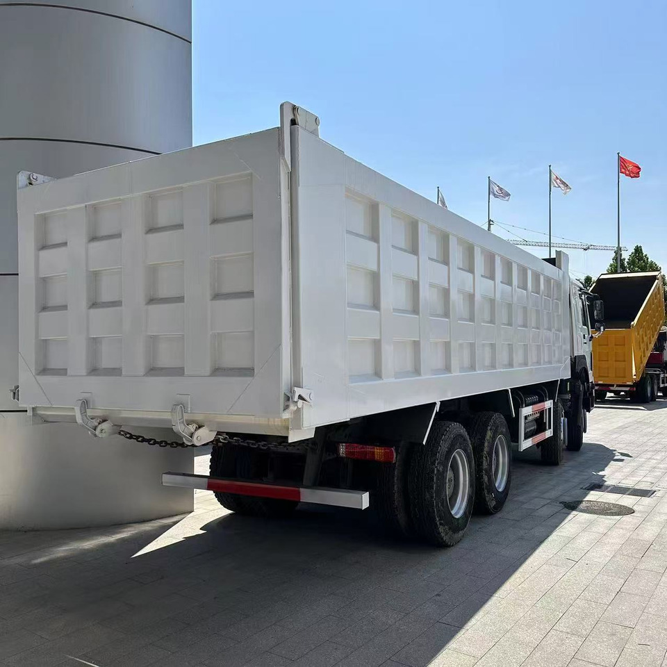 SINOTRUK howo 371 8x4 dump truck - شاحنة قلاب التعدين: صورة 2 SINOTRUK howo 371 8x4 dump truck - شاحنة قلاب التعدين: صورة 2