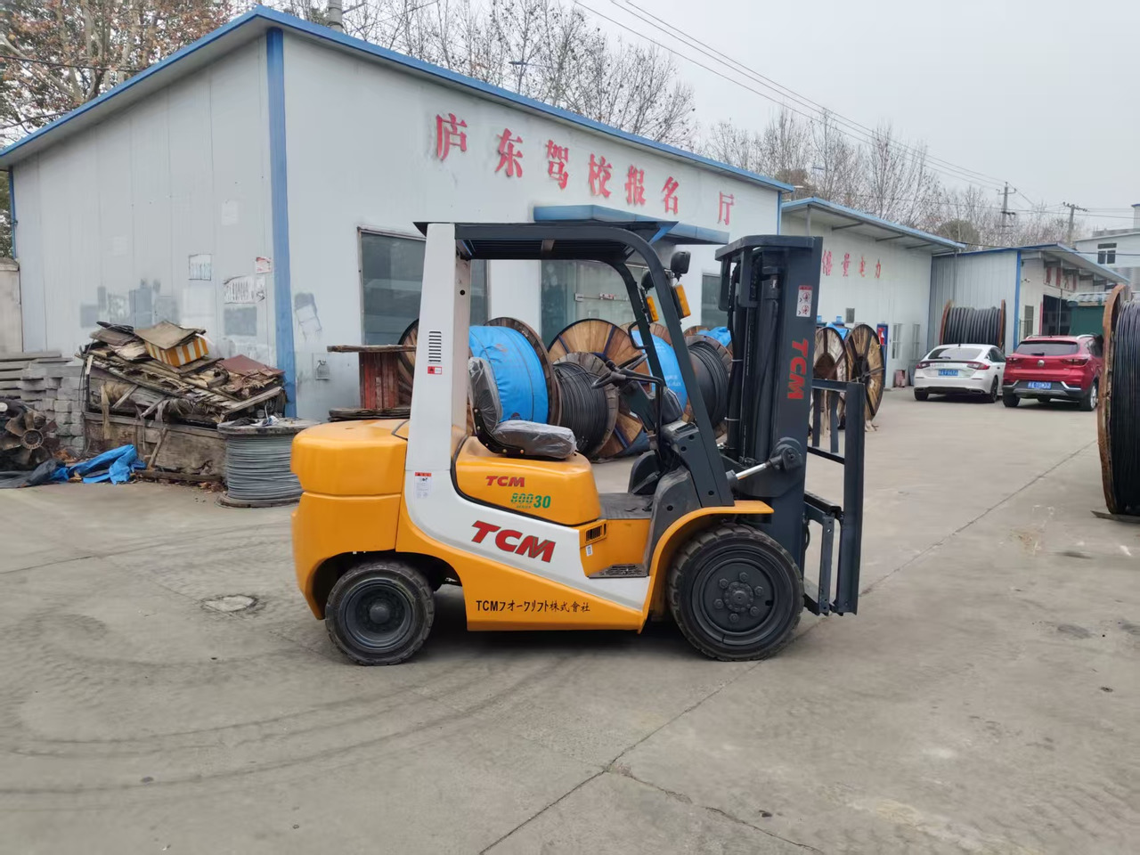 TCM FD30 Japan brand used 3 ton 4.5m diesel forklift Customizable mast clamps - رافعة شوكية ديزل: صورة 3 TCM FD30 Japan brand used 3 ton 4.5m diesel forklift Customizable mast clamps - رافعة شوكية ديزل: صورة 3