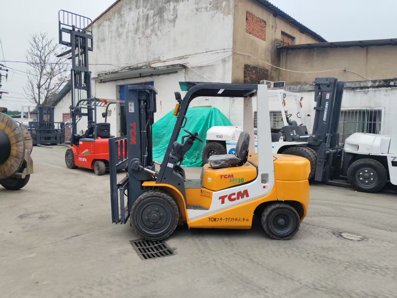TCM FD30 Japan brand used 3 ton 4.5m diesel forklift Customizable mast clamps - رافعة شوكية ديزل: صورة 2 TCM FD30 Japan brand used 3 ton 4.5m diesel forklift Customizable mast clamps - رافعة شوكية ديزل: صورة 2