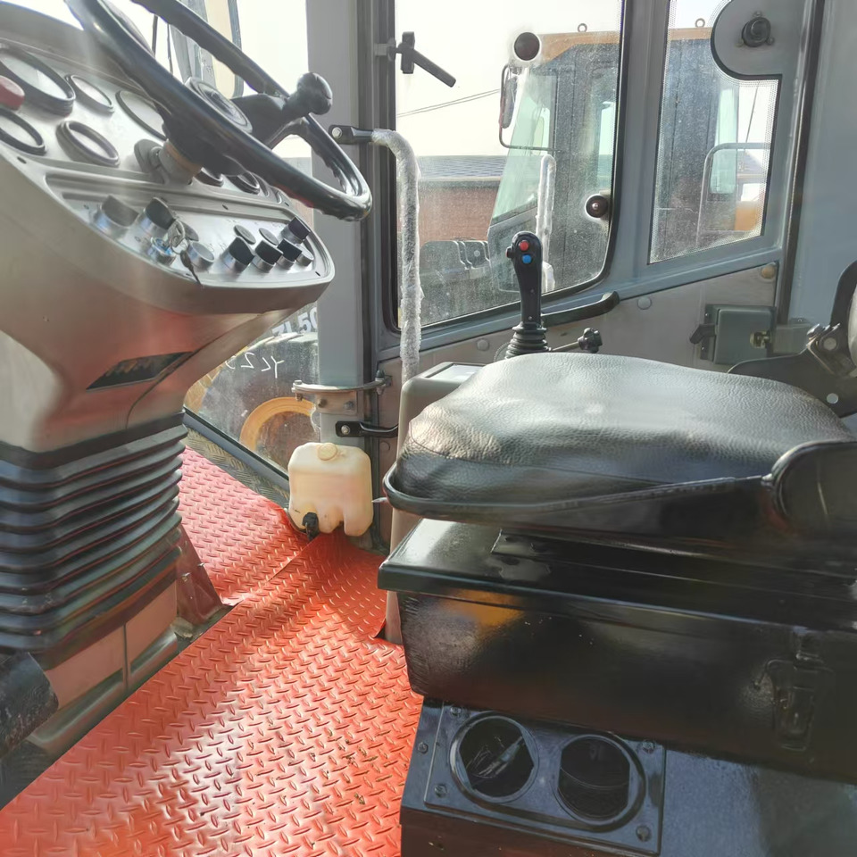 XCMG XS223J used road roller low hours factory price - ضاغطة التربة: صورة 4 XCMG XS223J used road roller low hours factory price - ضاغطة التربة: صورة 4